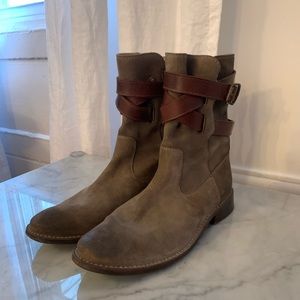 Frye Shirley short boot in Stone